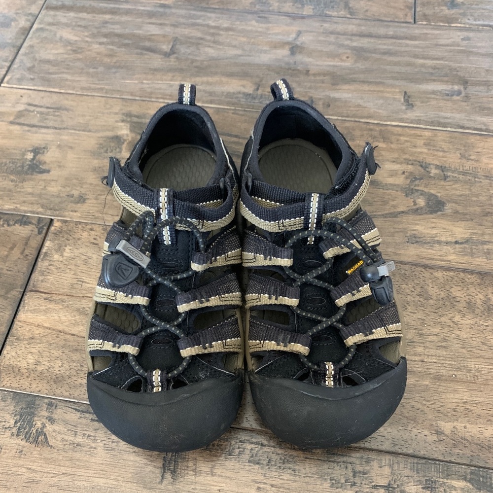 Keen boys water shoes